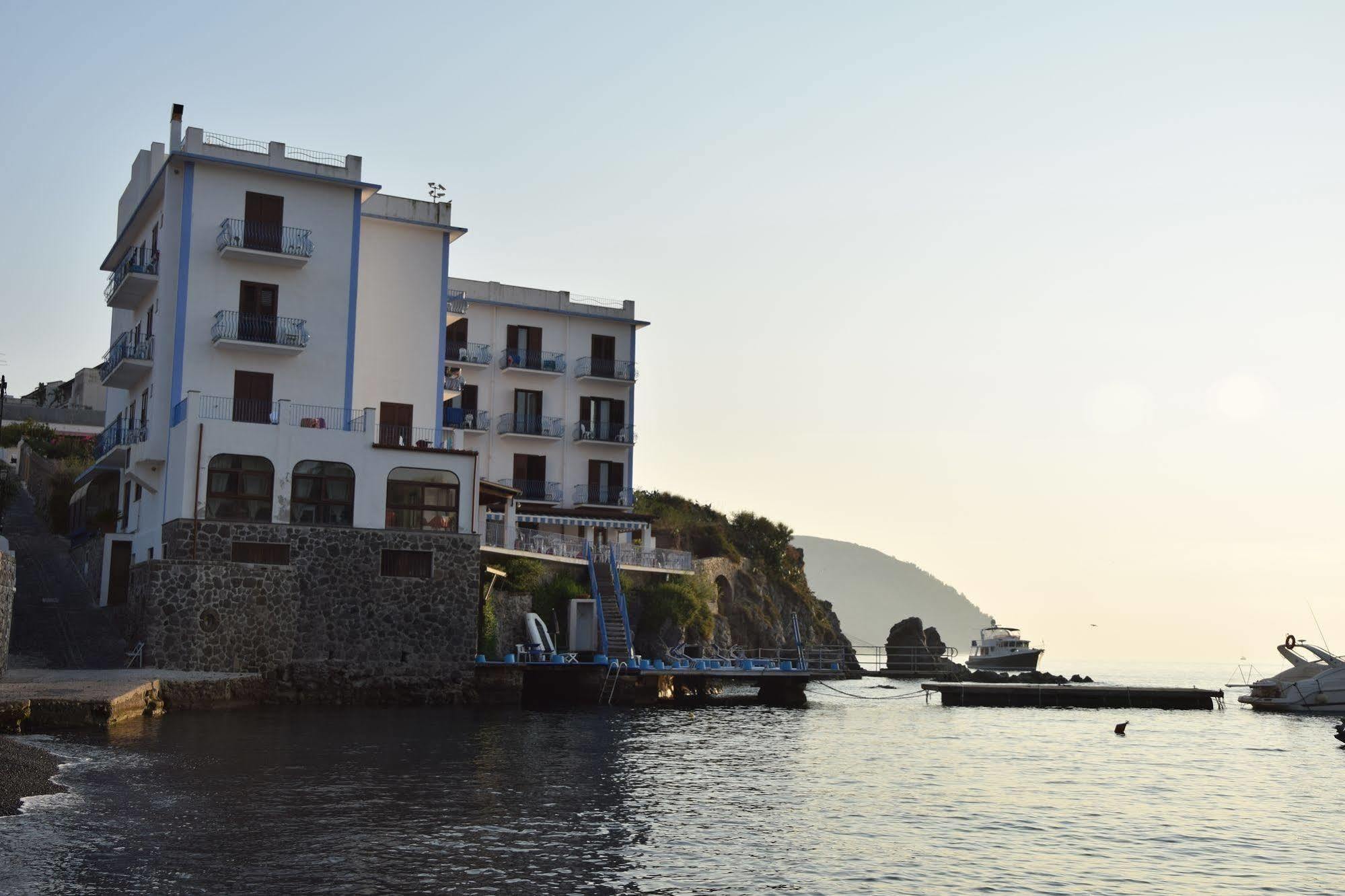 Hotel Rocce Azzurre ลีปารี ภายนอก รูปภาพ