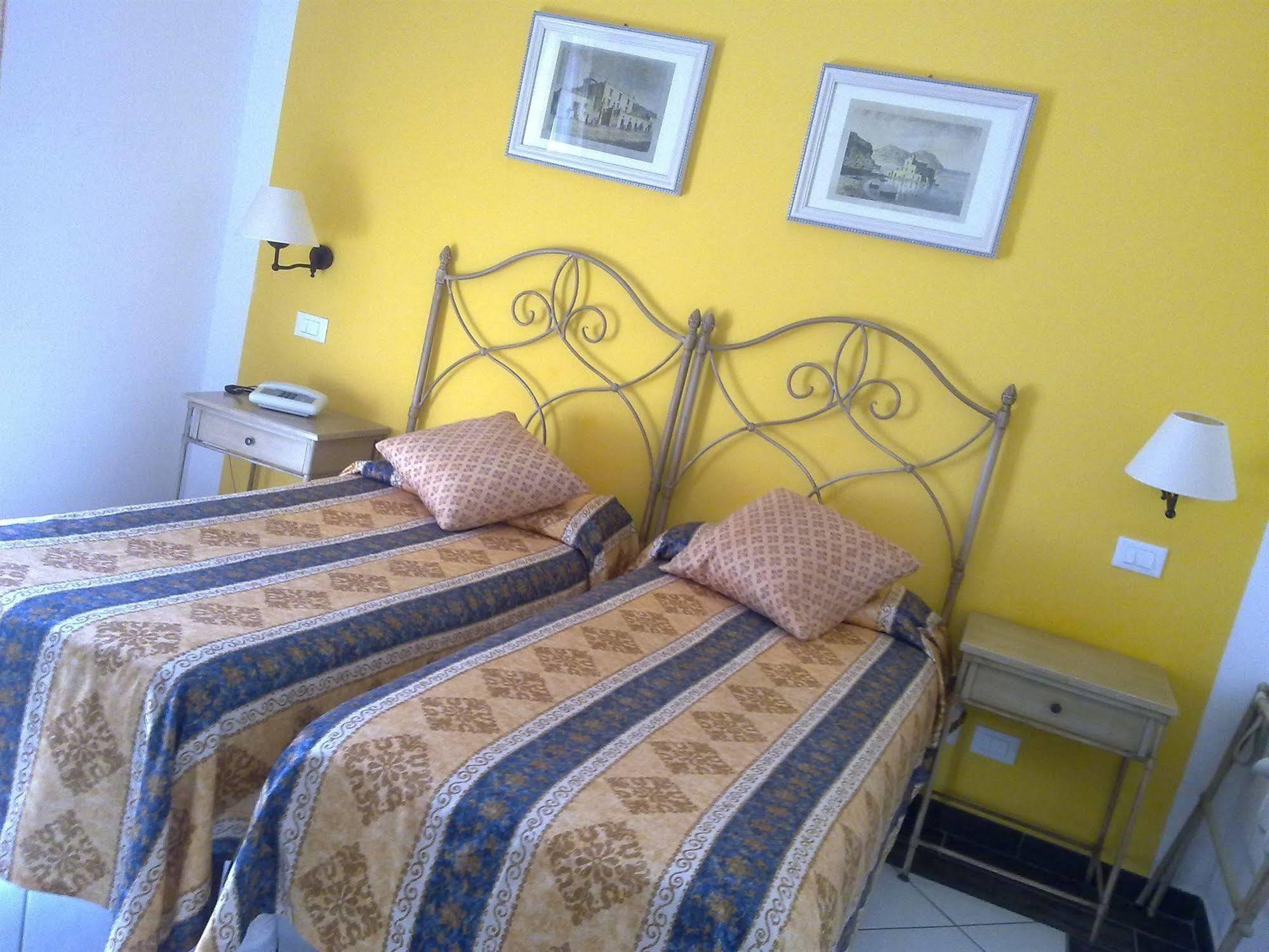 Hotel Rocce Azzurre ลีปารี ภายนอก รูปภาพ