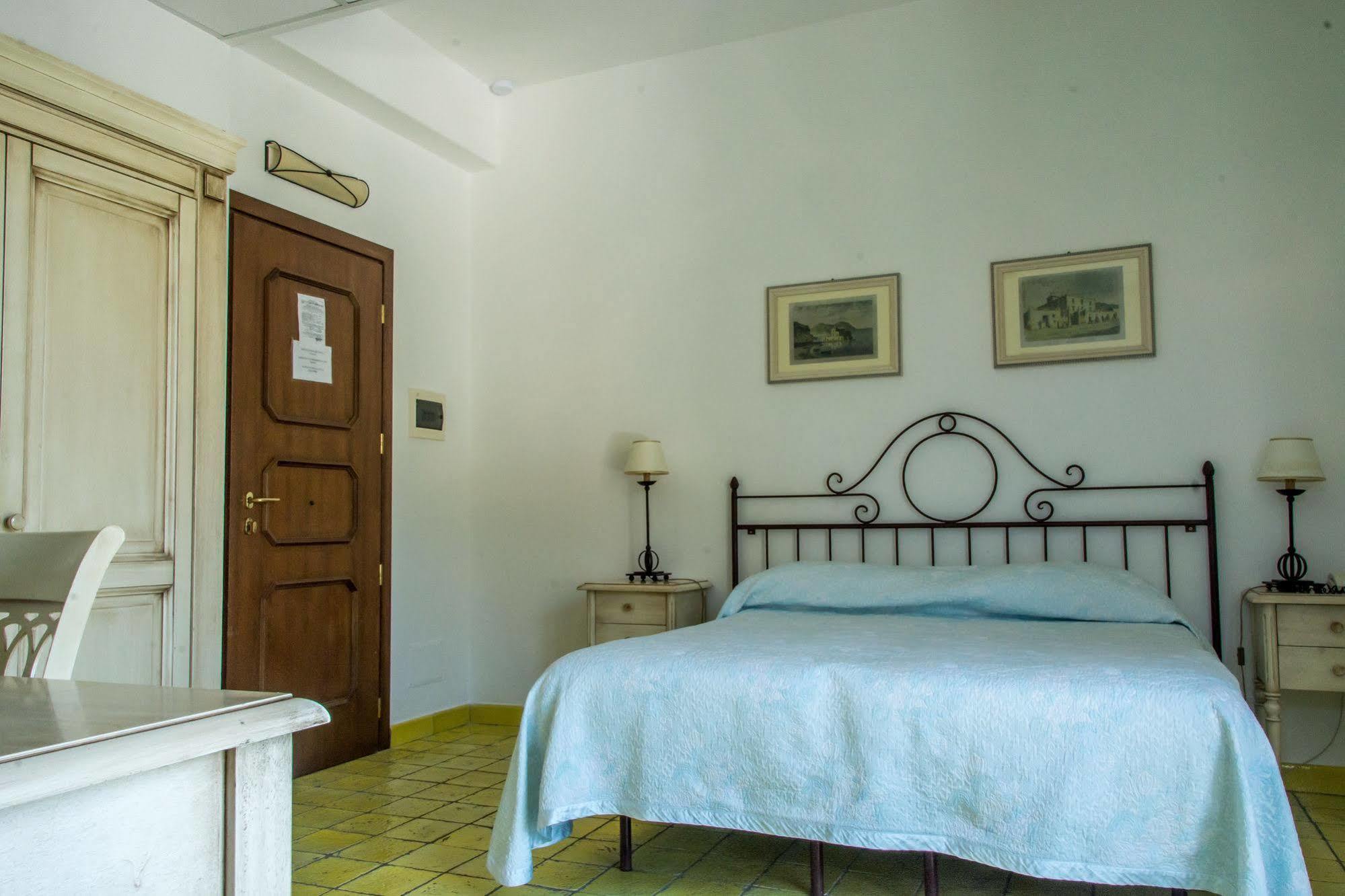 Hotel Rocce Azzurre ลีปารี ภายนอก รูปภาพ