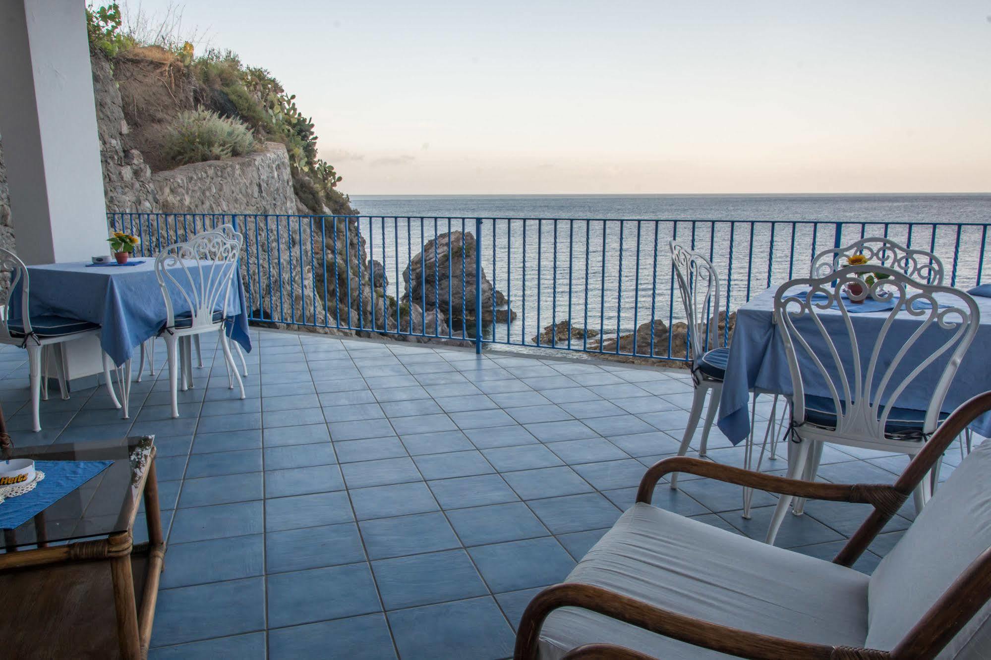 Hotel Rocce Azzurre ลีปารี ภายนอก รูปภาพ